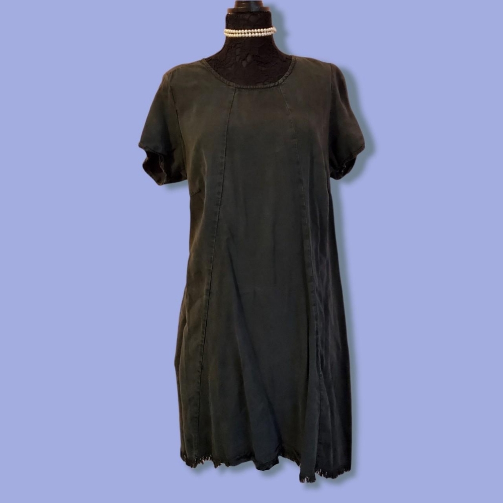 Black dress with pockets